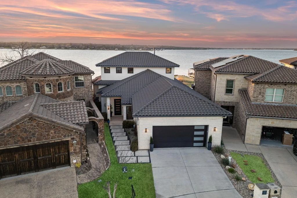 11009 Lakeside Drive, Fort Worth