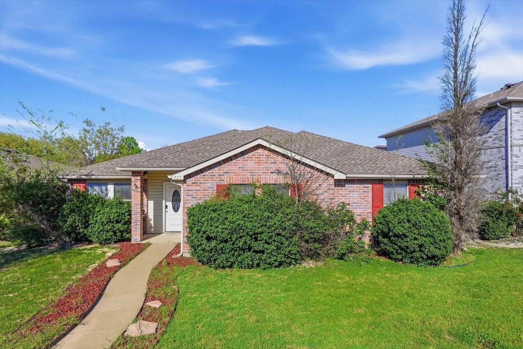 725 Lovern Street, Cedar Hill