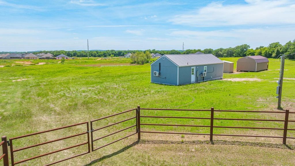 9123 Safari Court, Tolar