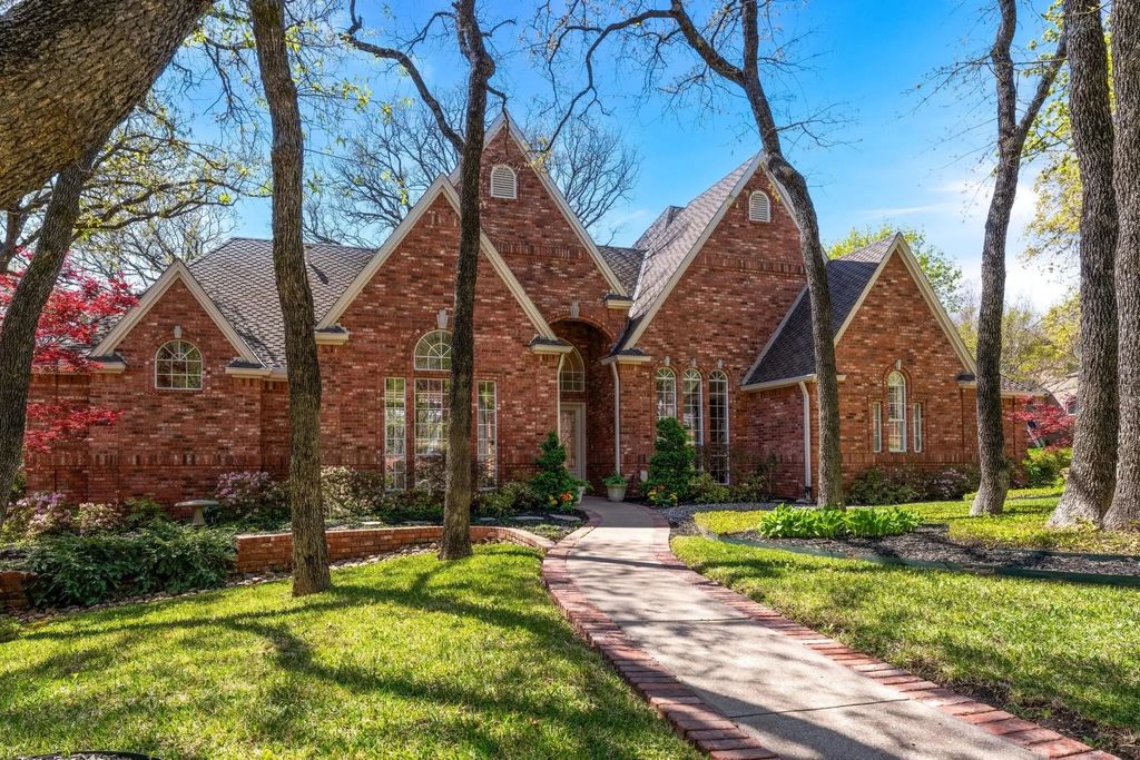 303 W Charlottesville Avenue, Colleyville