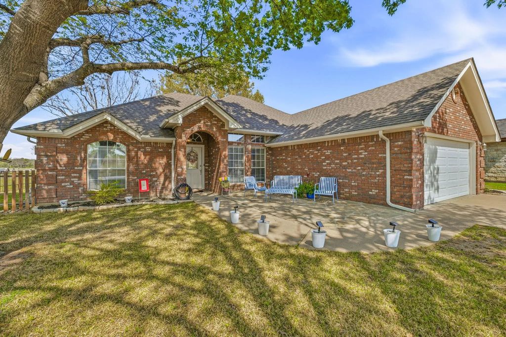 1023 Prairie Wind Boulevard, Stephenville