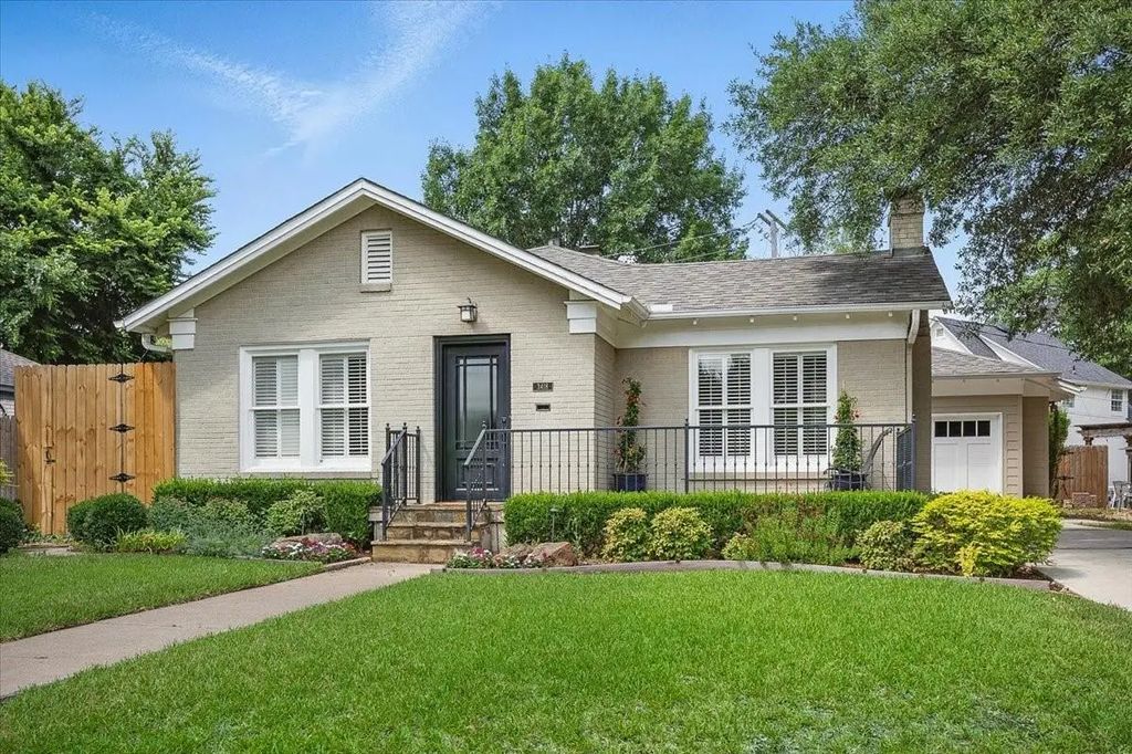 3418 Worth Hills Drive, Fort Worth