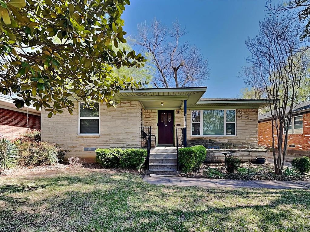 2102 Elmwood Boulevard, Dallas