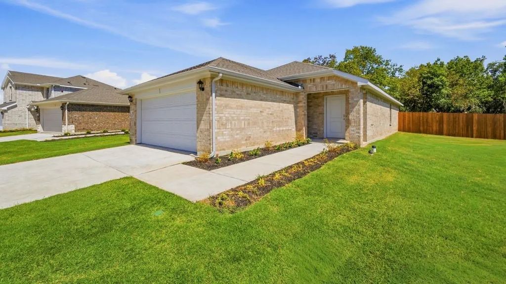 1917 Glory Drive, Bonham