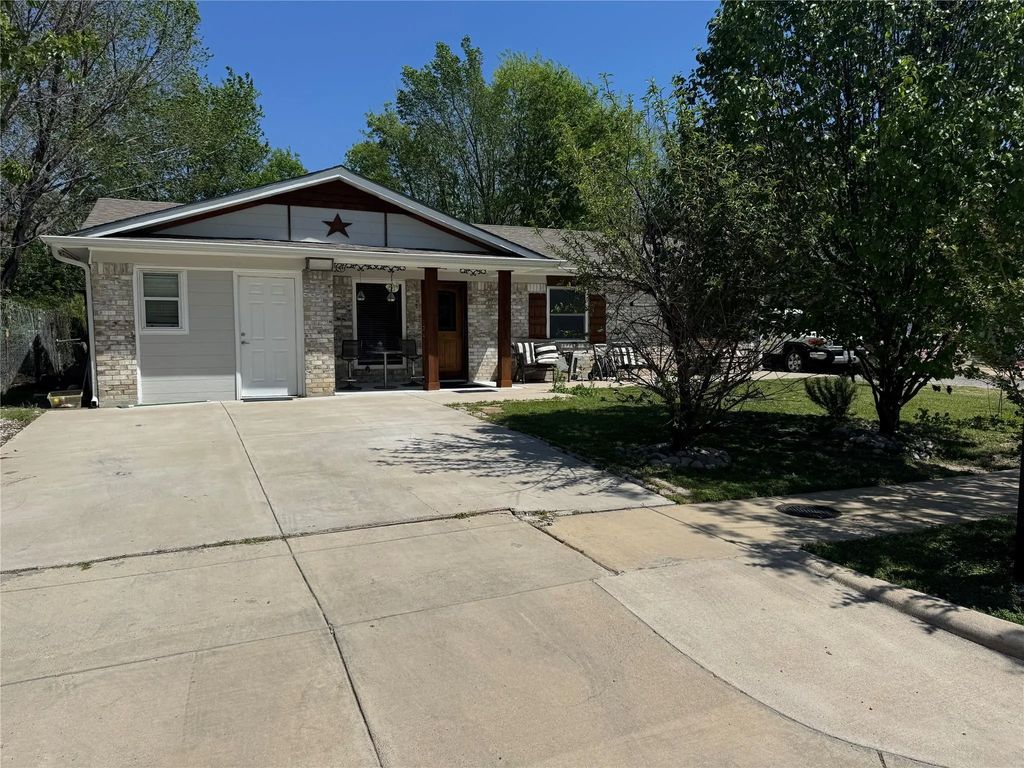 320 Pecan Street, Wilmer