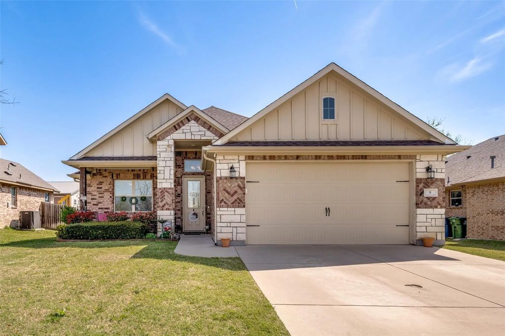 9 S Highland Drive, Sanger