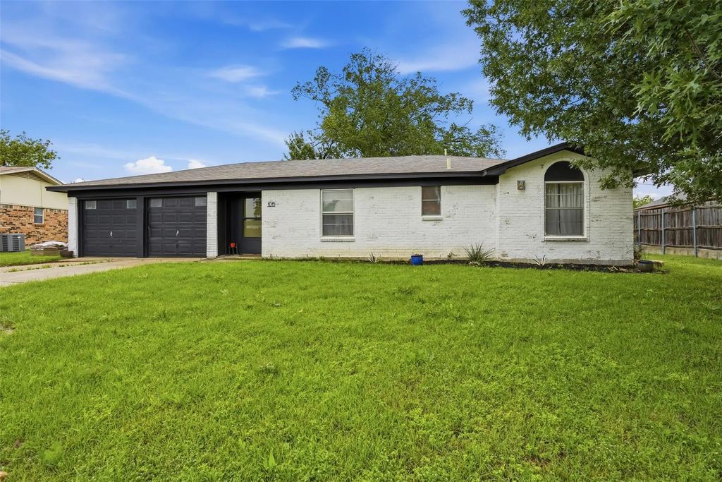 1015 Keller Avenue, Benbrook