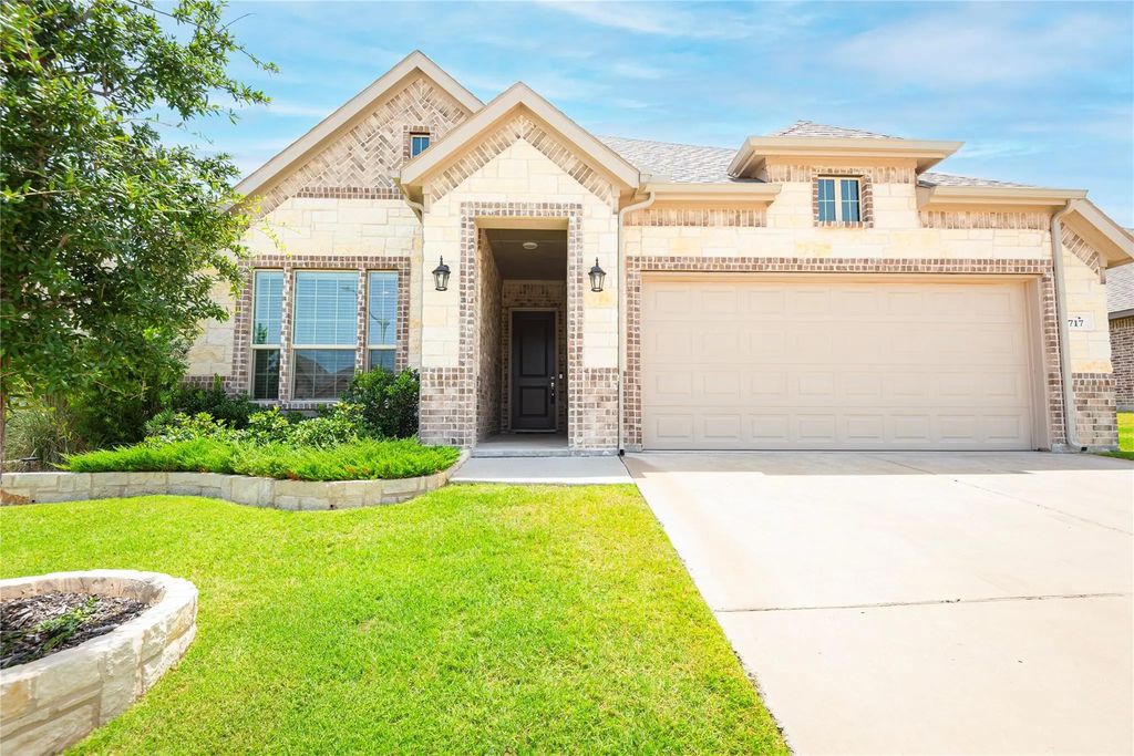 717 Long Iron Drive, Fort Worth