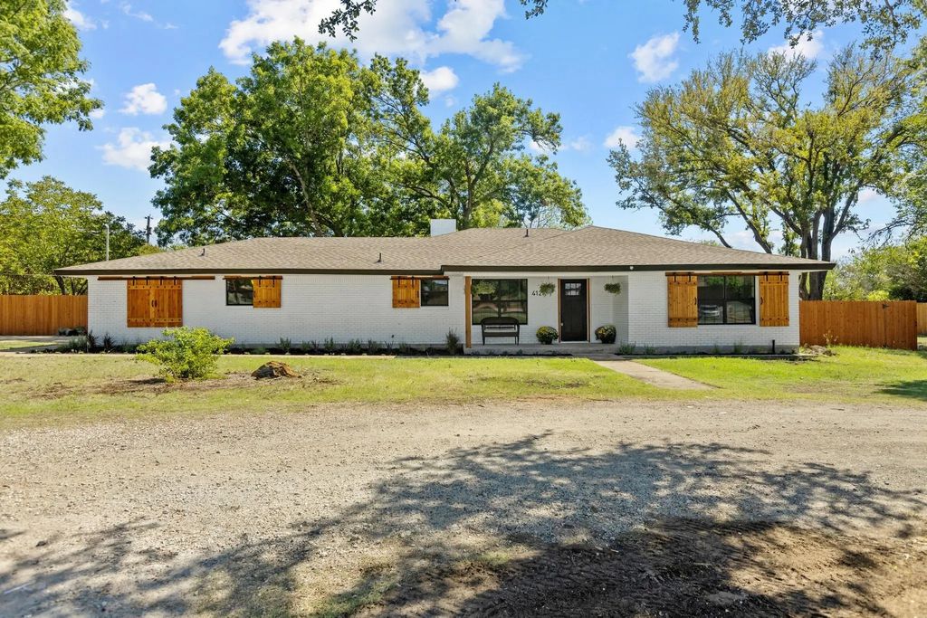 412 N Pearson Street, Godley