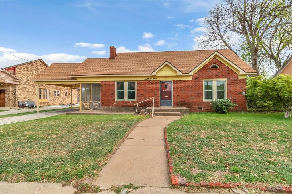 819 W Liveoak St, Coleman