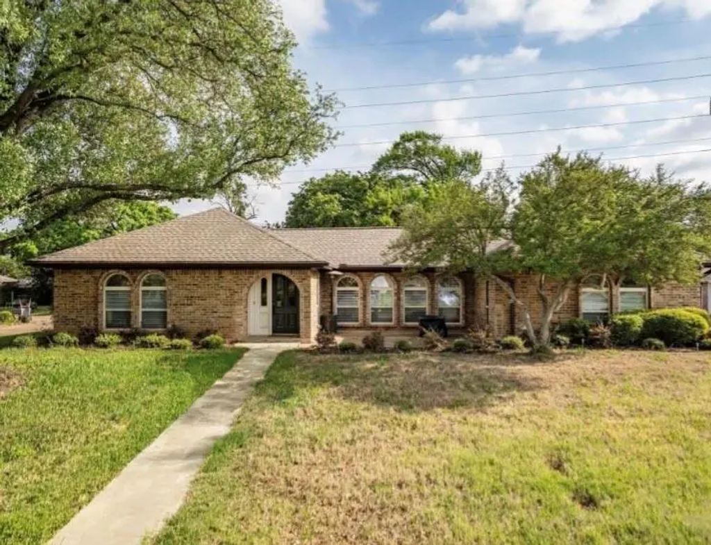 1715 Covemeadow Drive, Arlington