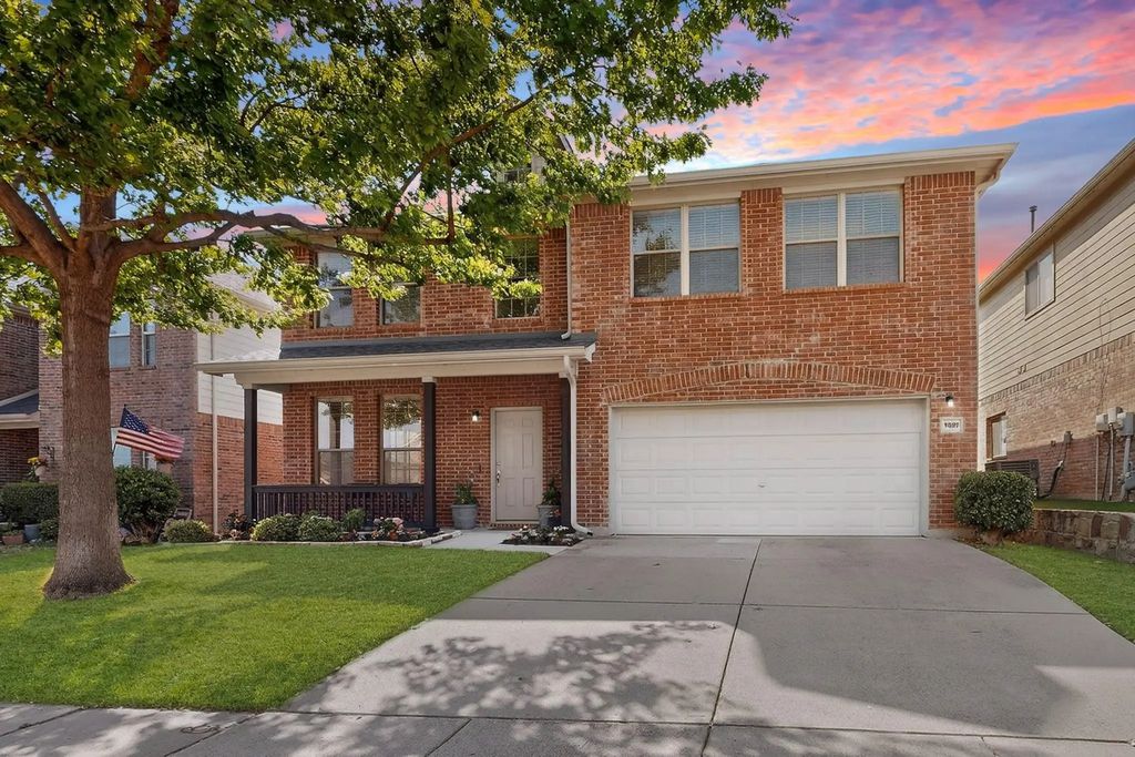 9009 Golden Sunset Trail, Fort Worth