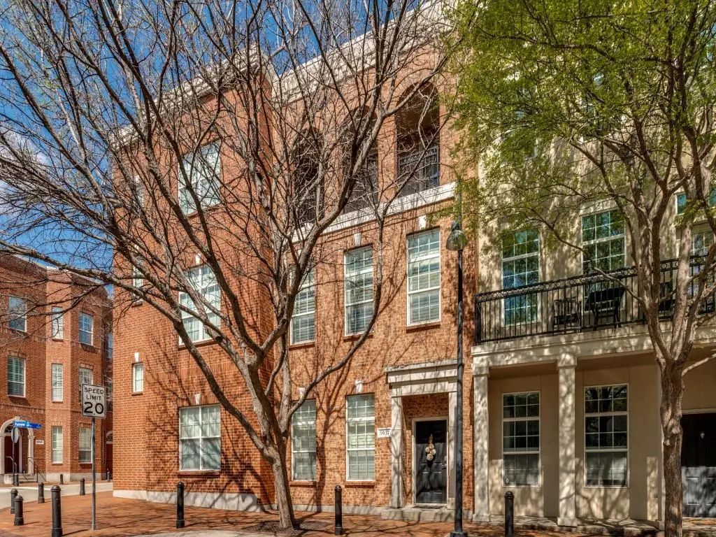 5017 Parkview 122, Addison