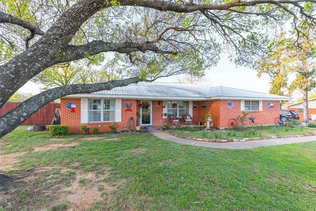 771 E 6th Street, Baird