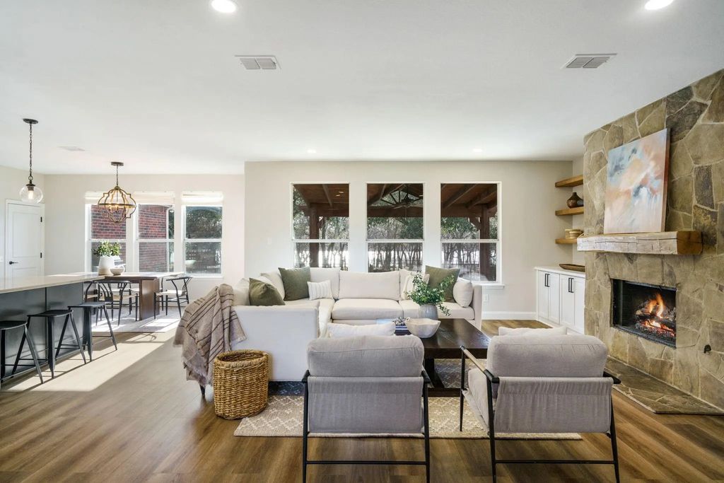 1130 Cogburn Court, Shady Shores