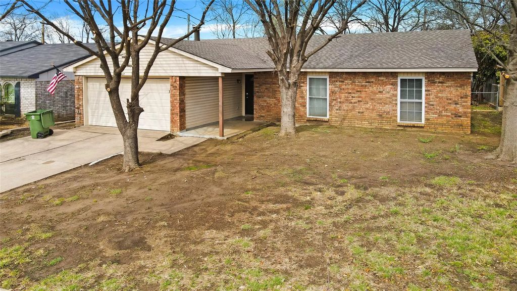 7437 Sandhurst Lane S, North Richland Hills