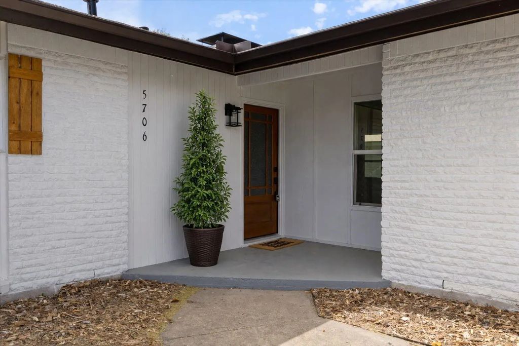 5706 Banting Way, Dallas
