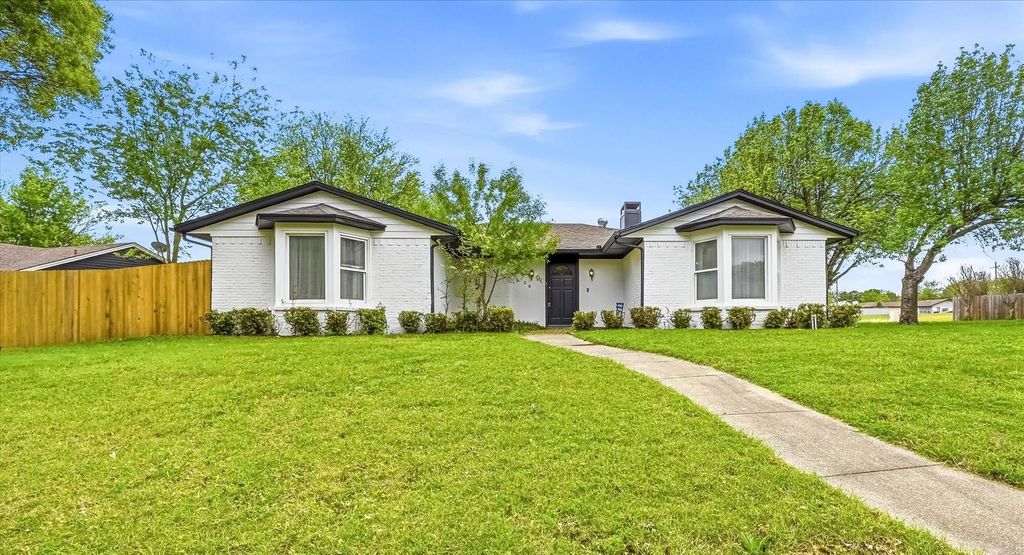100 Faircrest Drive, DeSoto