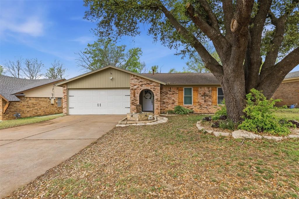 1404 Mimosa Street, Cleburne