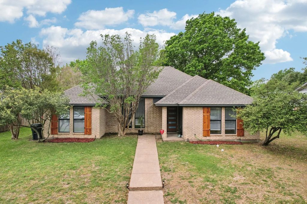 1003 Meridith Drive, Terrell