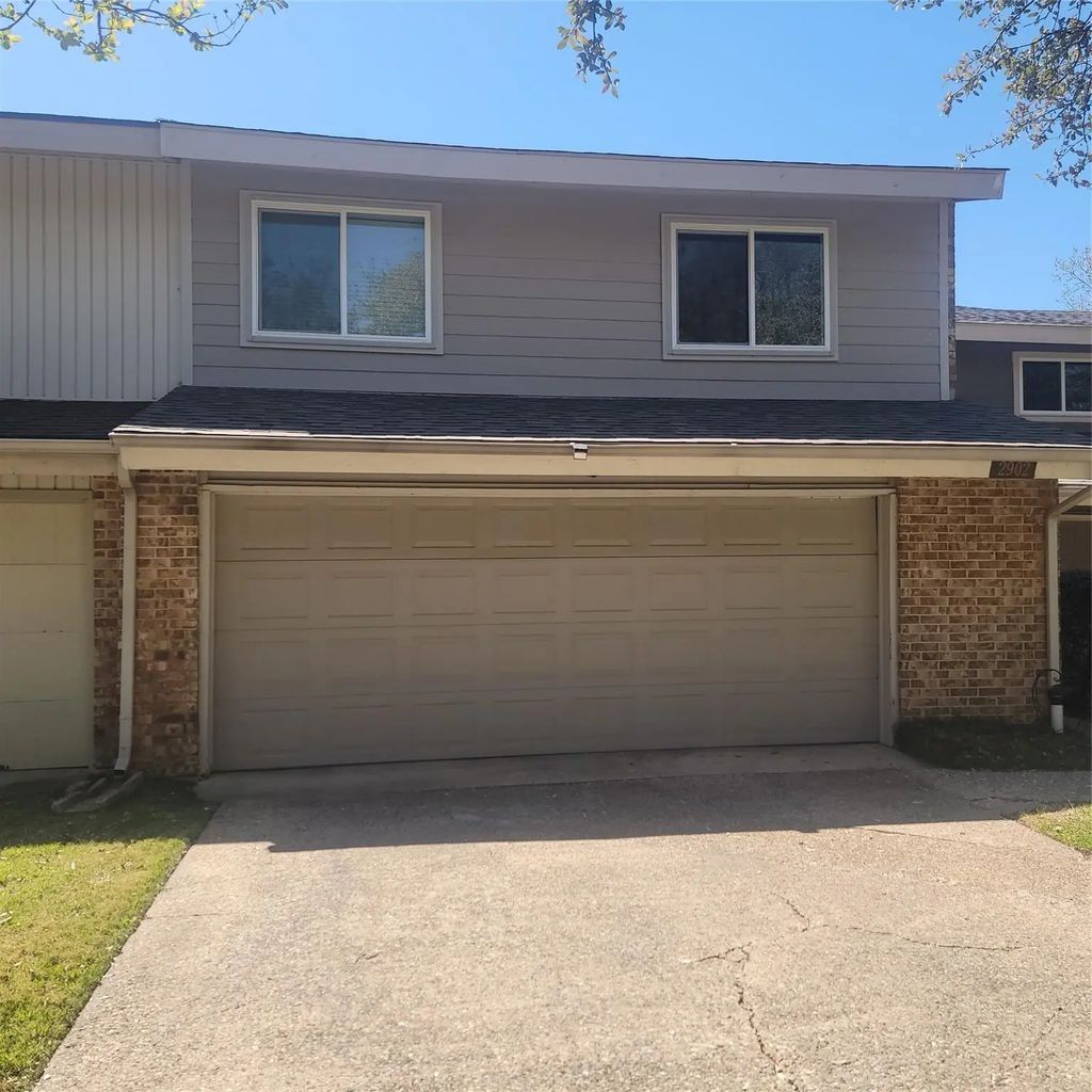 2902 Shady Lake Circle, Carrollton