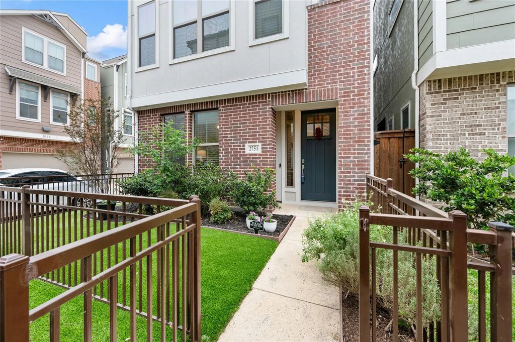 2751 Flowering Peach Lane, Dallas