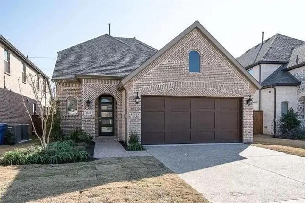 1128 Ivory Horn Drive, Carrollton