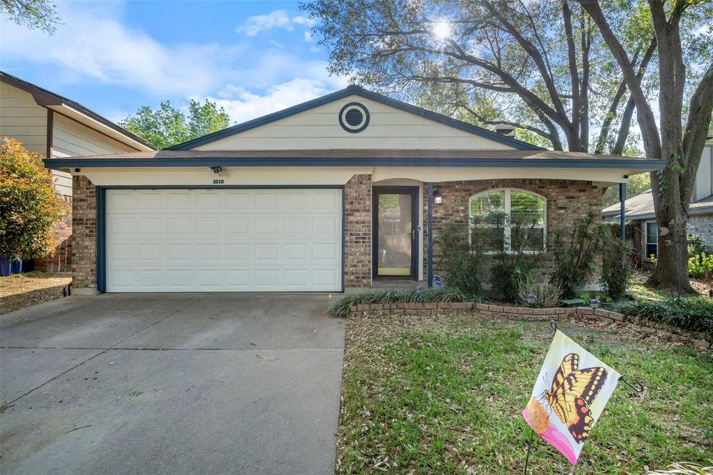 1010 Blue Jay Drive, Mansfield