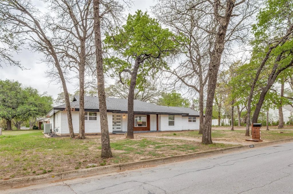6016 Jacqueline Road, Fort Worth