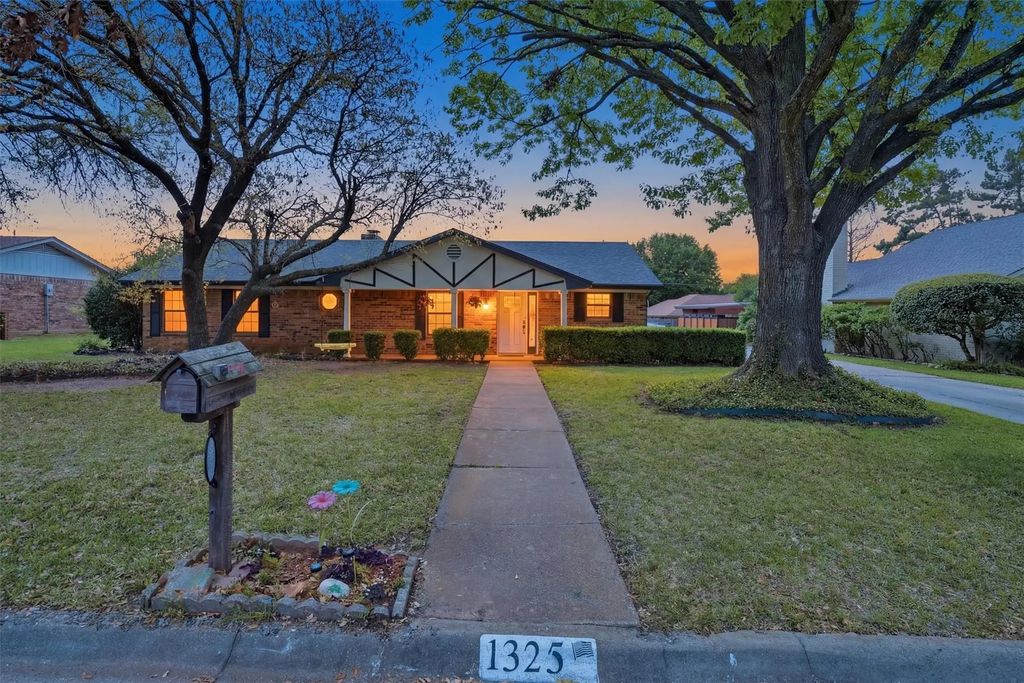 1325 Hemphill Drive, Cleburne