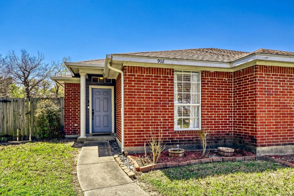 902 Teakwood Lane, DeSoto
