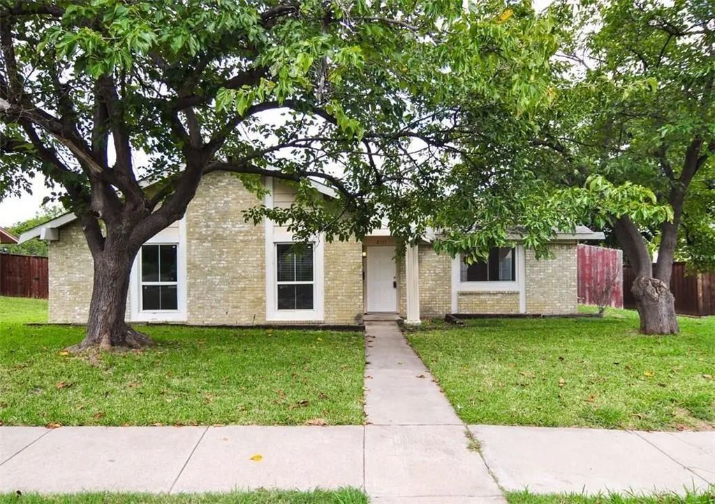 2111 Sheraton Drive, Carrollton