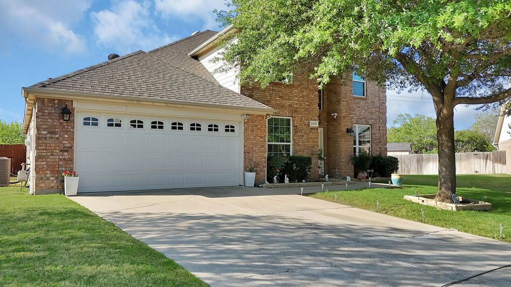 3209 Silver Point Court, Mansfield