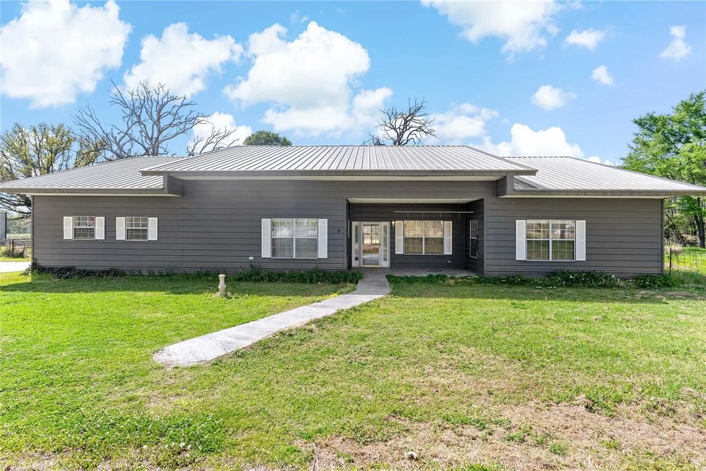 11090 Texas Highway 24 S, Paris