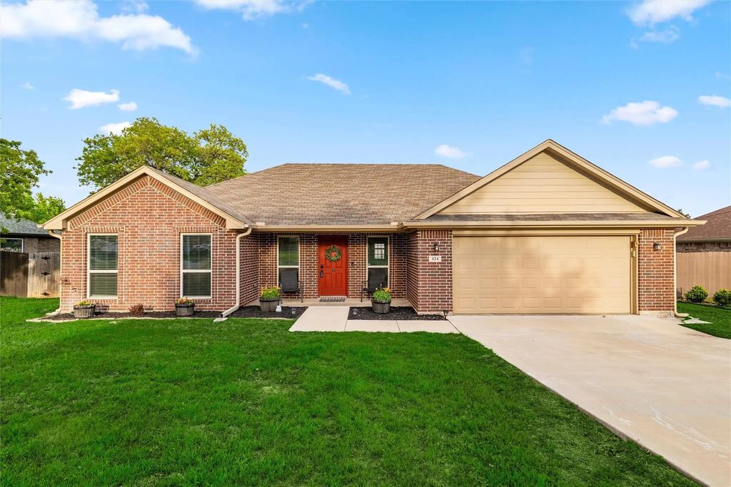 424 N Cedar Street, Springtown