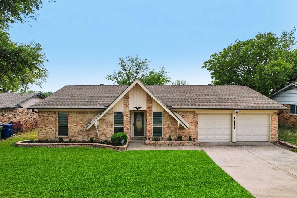 2126 Versailles Drive, Carrollton