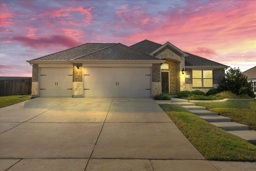 319 Jasmine Drive, Royse City