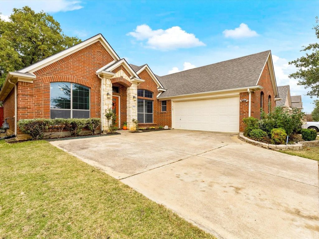 1301 Litchfield Lane, Burleson