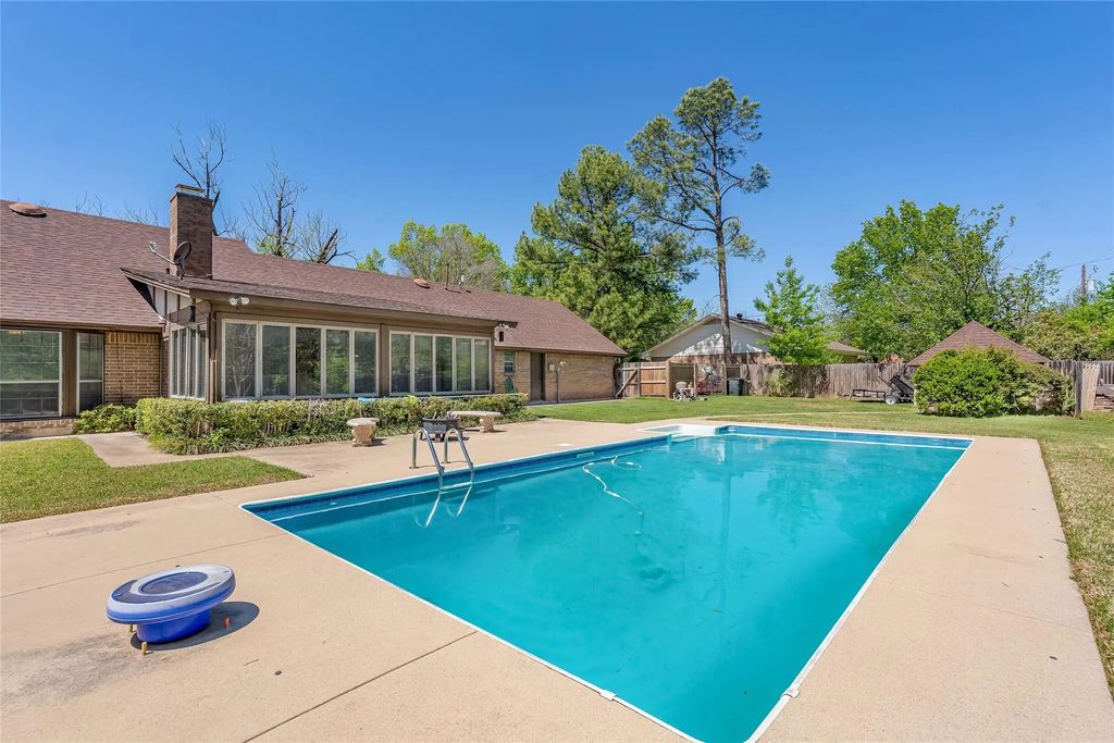 2015 Edgewood Drive, Bridgeport