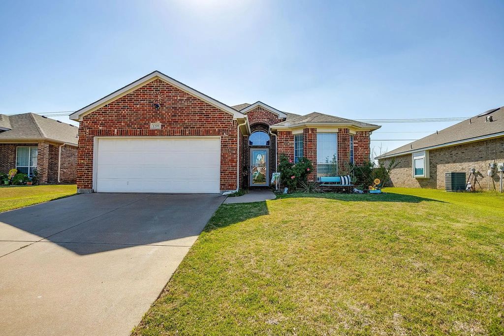 1209 Spanish Moss Drive, Burleson