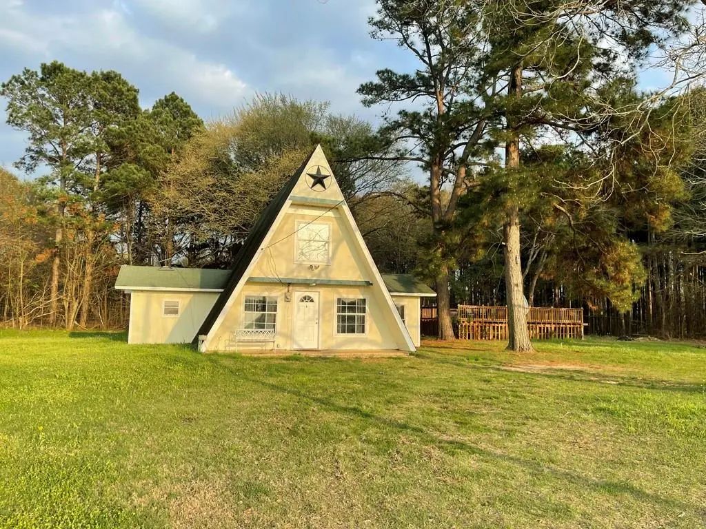 7961 County Road 4515, Larue