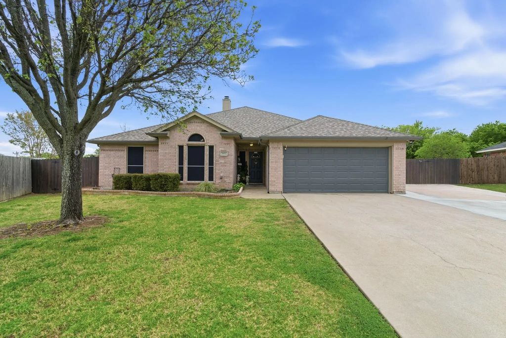 1051 Thistle Meade Circle, Burleson