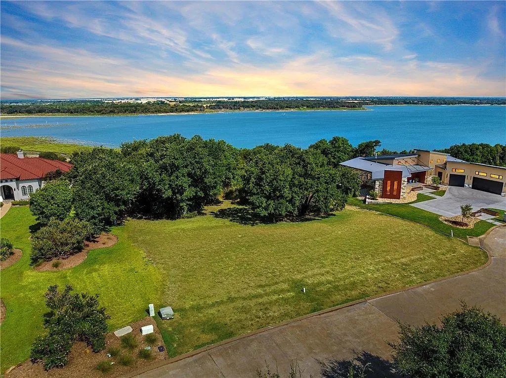 401 Water Wood Circle, Woodway
