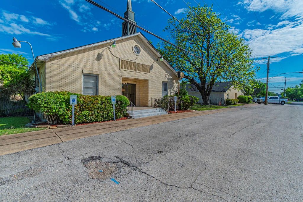 2817 Cherry Valley Boulevard, Dallas
