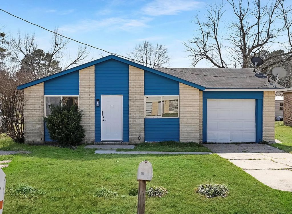 2405 Mamie Drive, Texarkana