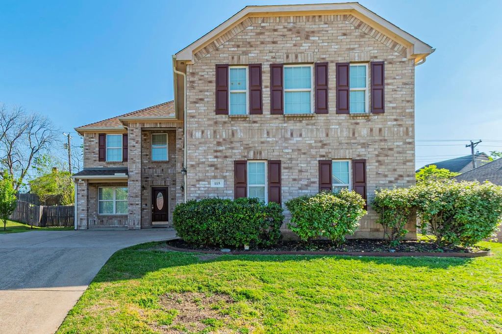 115 Matamoros Street, Grand Prairie