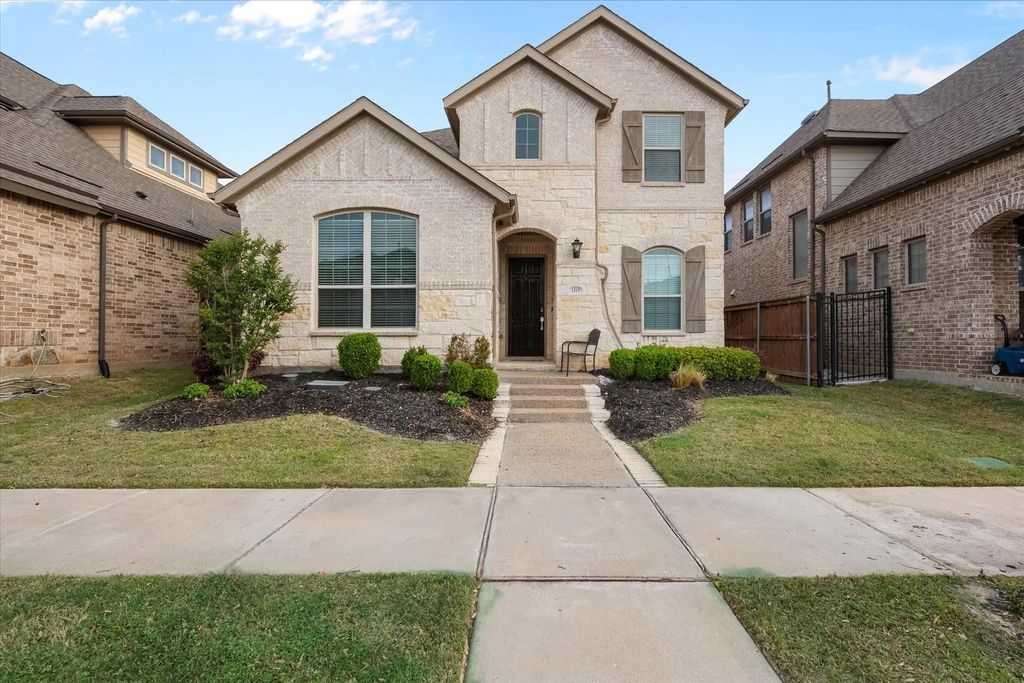 1519 Birds Fort Trail, Arlington