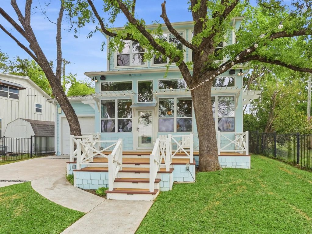 1913 E Lake Drive, Weatherford
