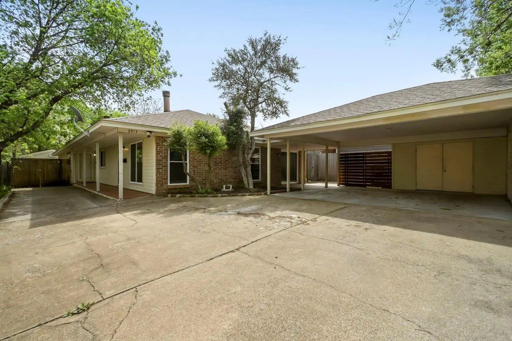 2913 Marys Lane, Fort Worth