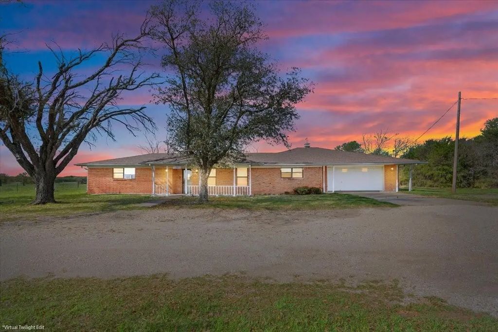 276 Circle P Lane, Riesel